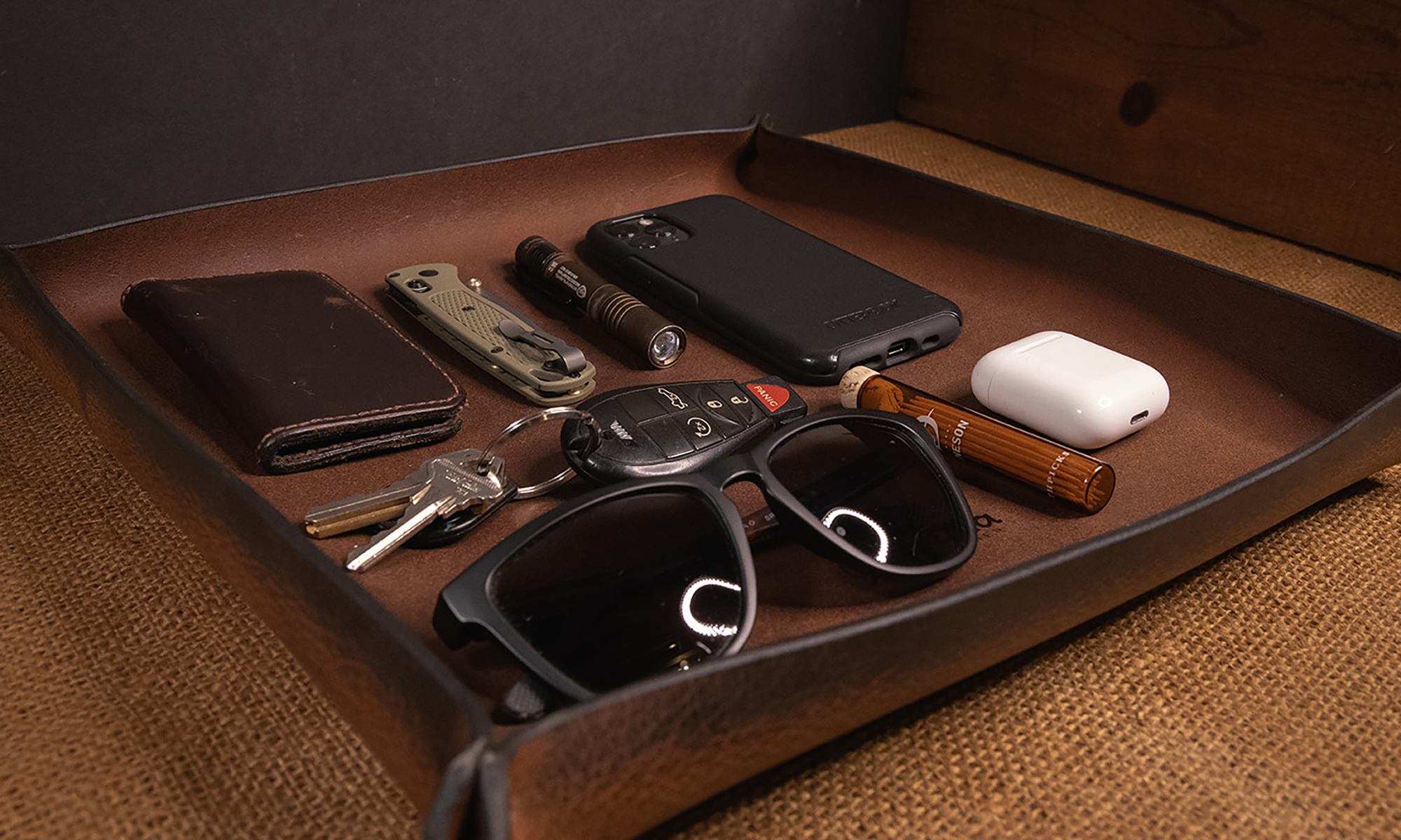 Leather tray with sunglasses, phone,wallet, keys and accessories